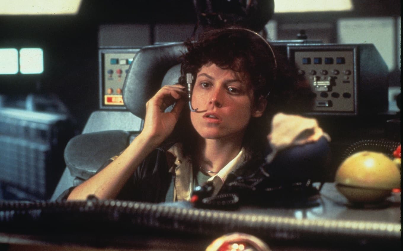 Sigourney Weaver em cena de Alien, o Oitavo Passageiro, um clássico filme de terror