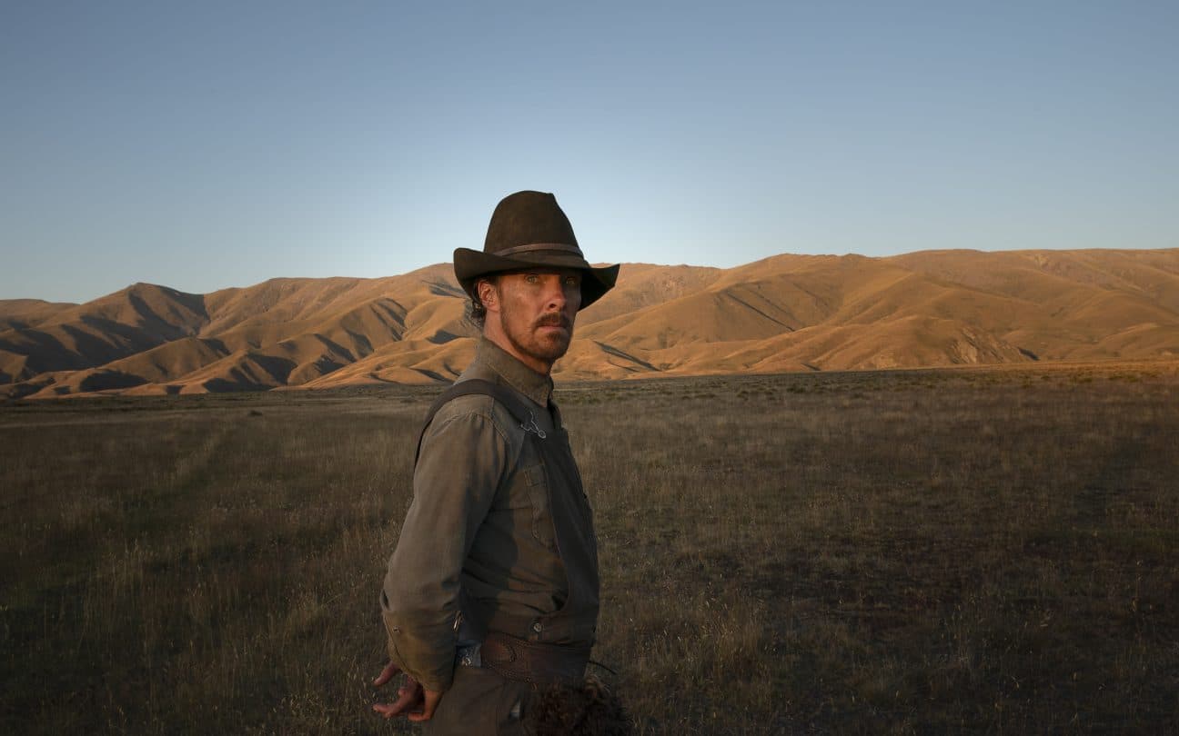Benedict Cumberbatch em cena do filme Ataque dos Cães (2021)