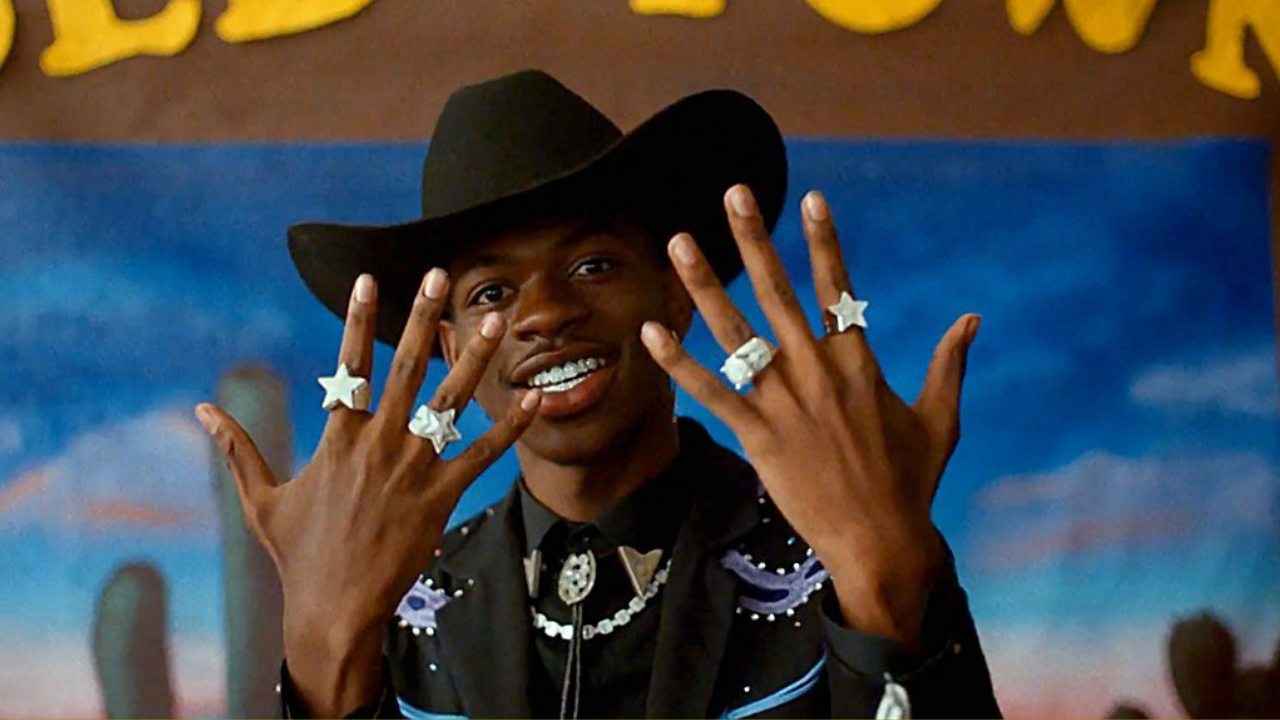 Lil Nas X posa para capa de Old Town Road