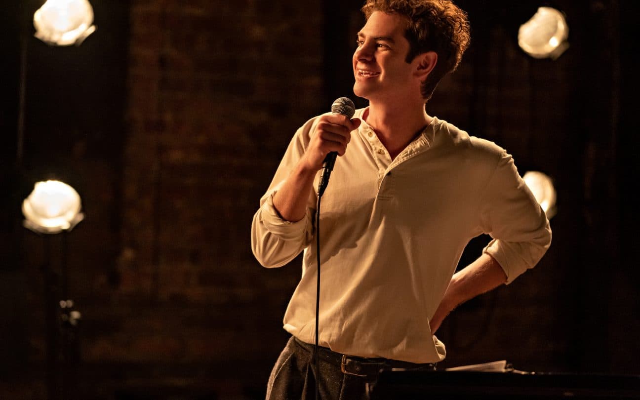 Andrew Garfield em cena do musical Tick, Tick...BOOM! (2021)