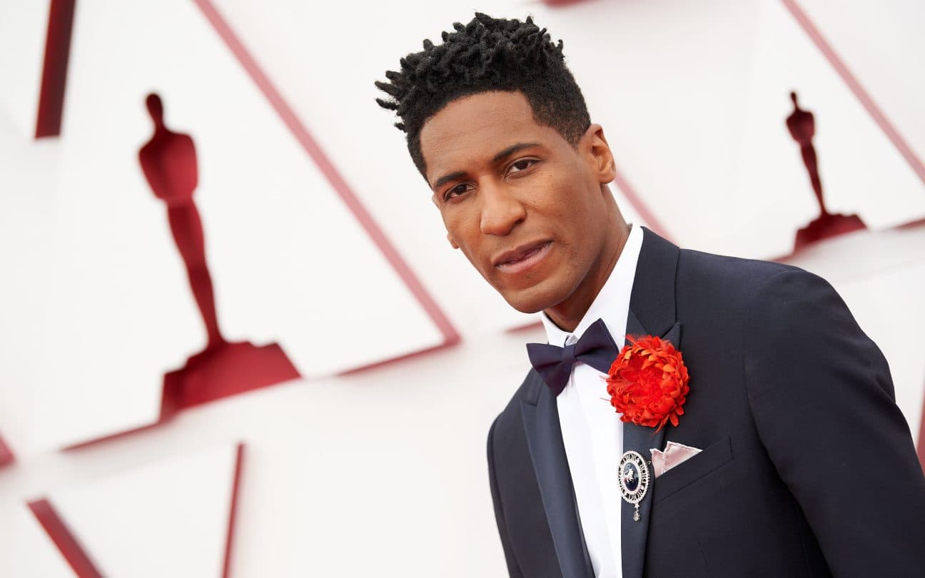 25-4-2021. O músico Jon Batiste na cerimônia do Oscar, onde saiu premiado