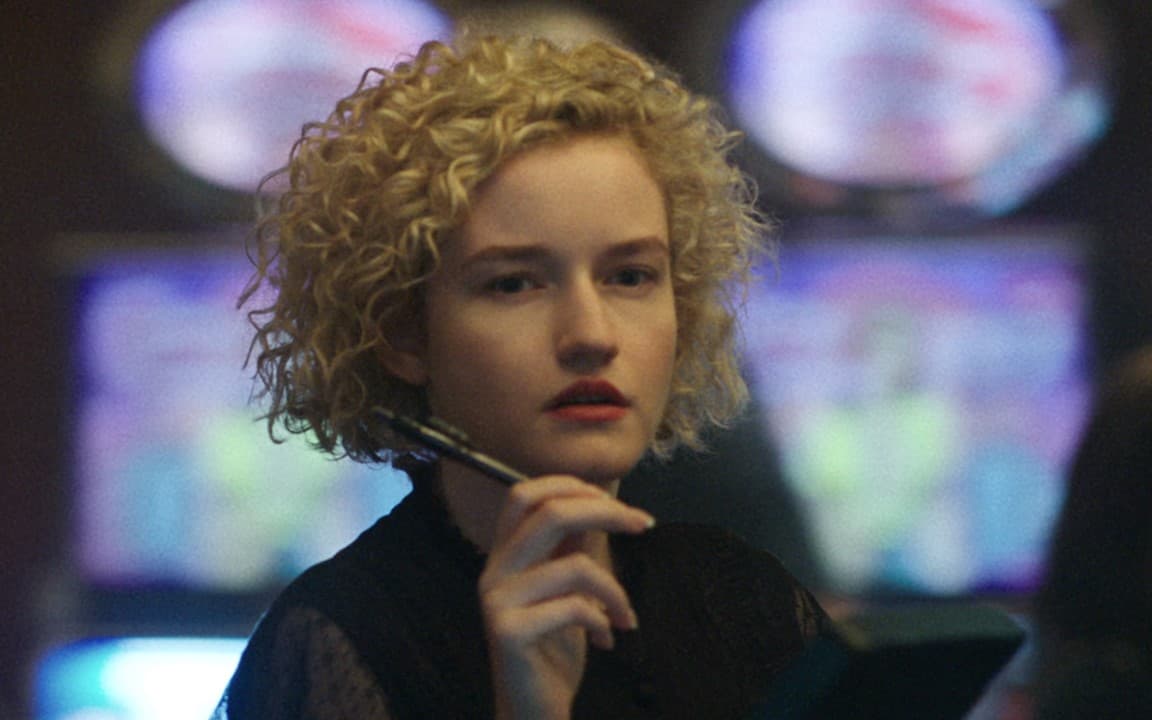 Julia Garner em cena de Ozark