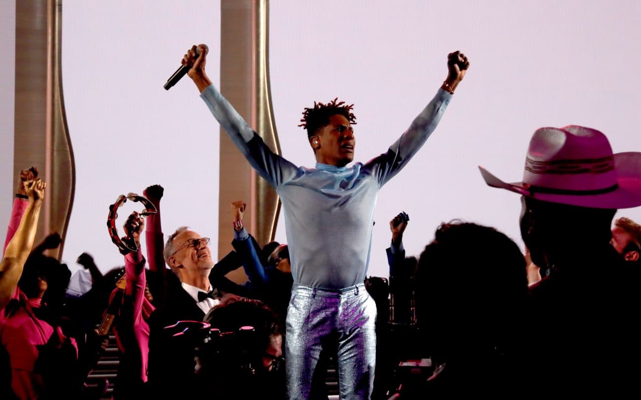 Vencedores do Grammy 2022: Jon Batiste surpreendeu com o troféu de álbum do ano