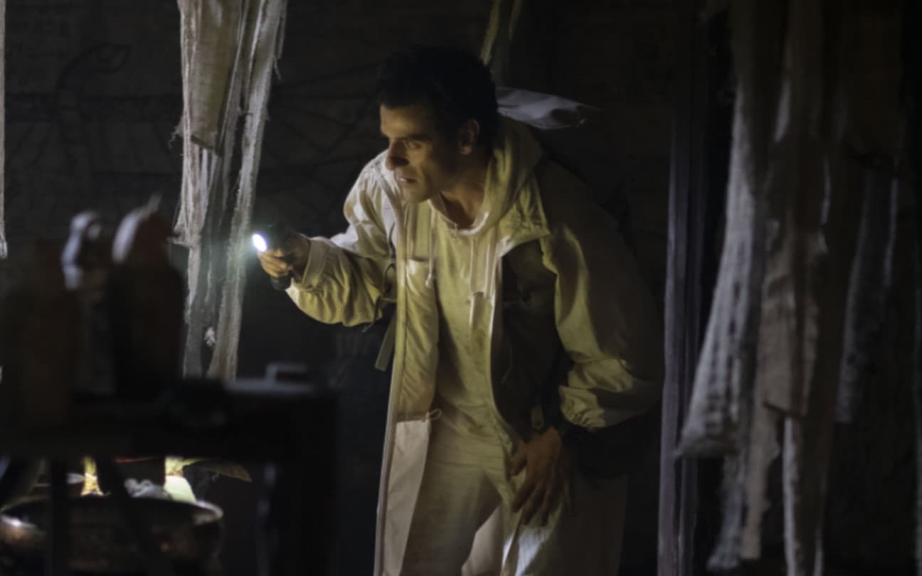 Oscar Isaac em cena de Cavaleiro da Lua