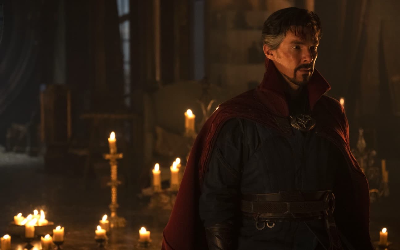Benedict Cumberbatch em cena de Doutor Estranho no Multiverso da Loucura