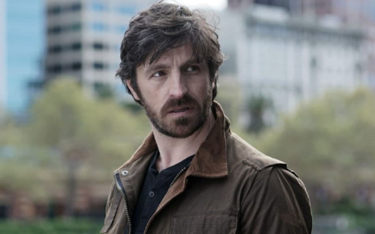 Eoin Macken em cena de La Brea