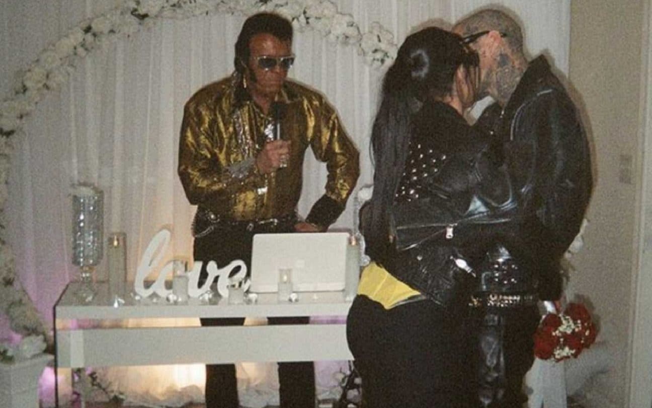 Elvis Presley sósia casa Kourtney Kardashian e Travis Barker