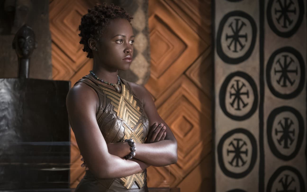 Lupita Nyong'o em cena de Pantera Negra