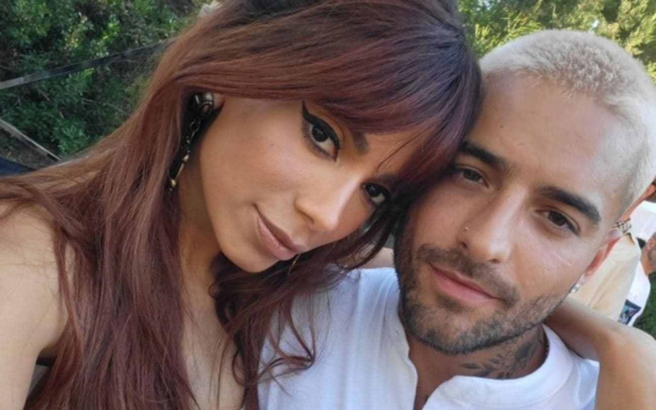 Anitta posa ´para selfie abraçada com Maluma