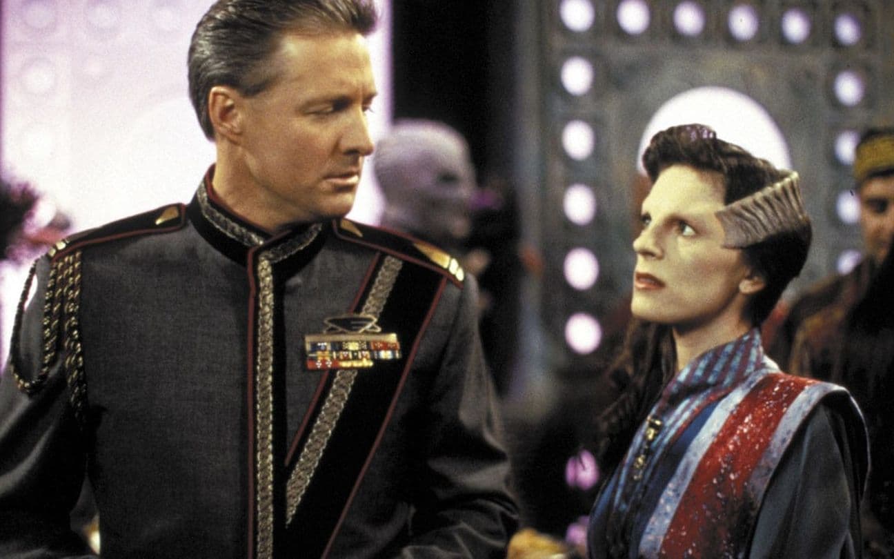 Bruce Boxleitner e Mira Furlan em Babylon 5