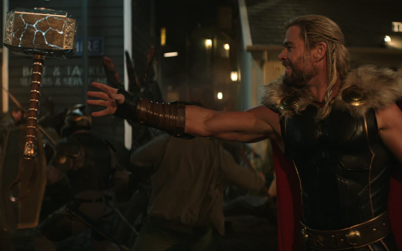Chris Hemsworth em cena de Thor 4