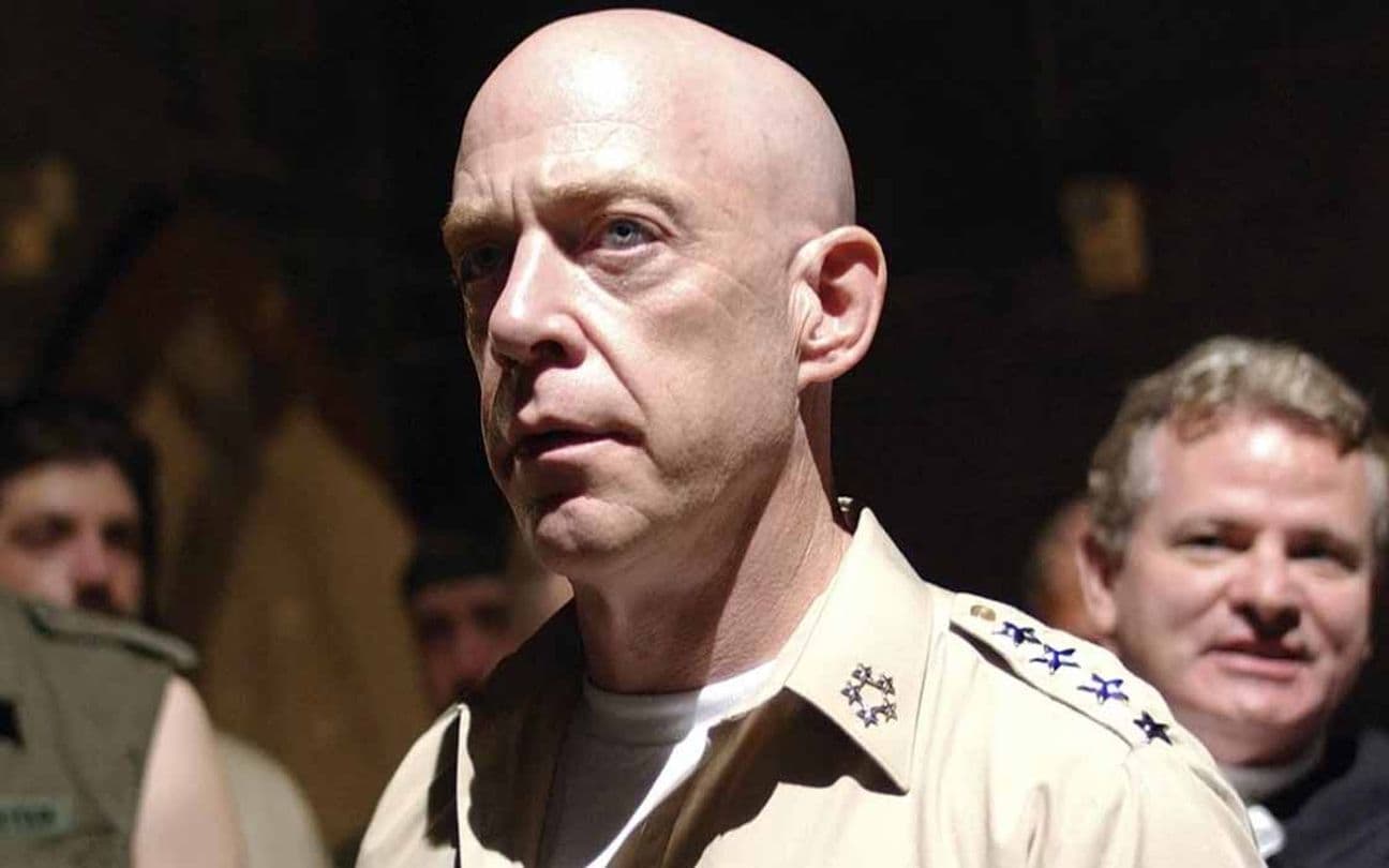 J. K. Simmons em cena de Oz