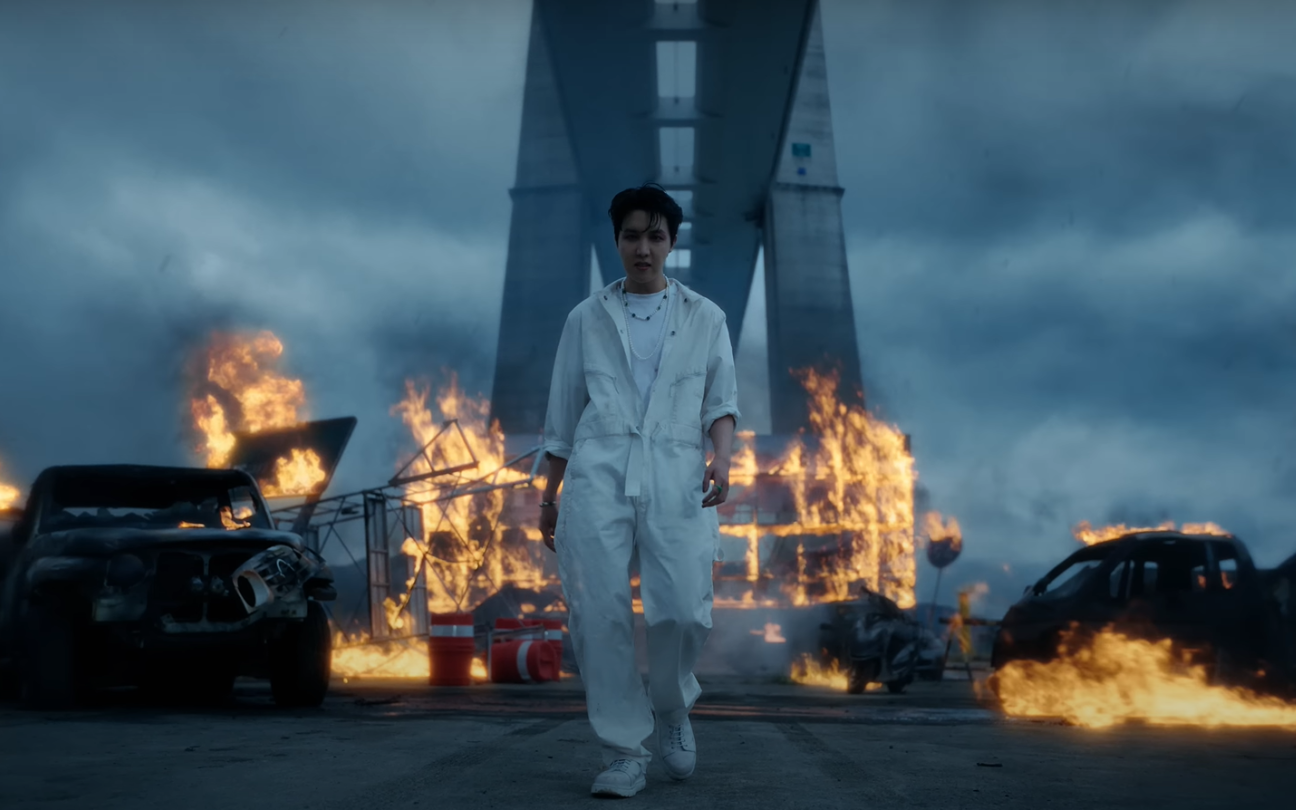 J-Hope no clipe de Arson