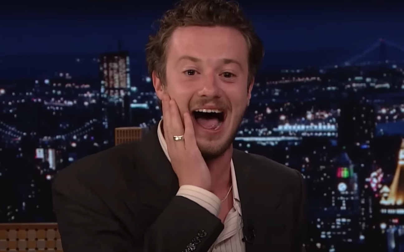 Joseph Quinn em entrevista ao Jimmy Fallon