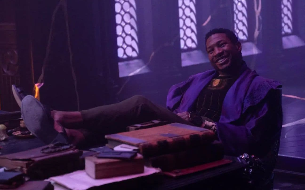 Jonathan Majors como Kang na série Loki