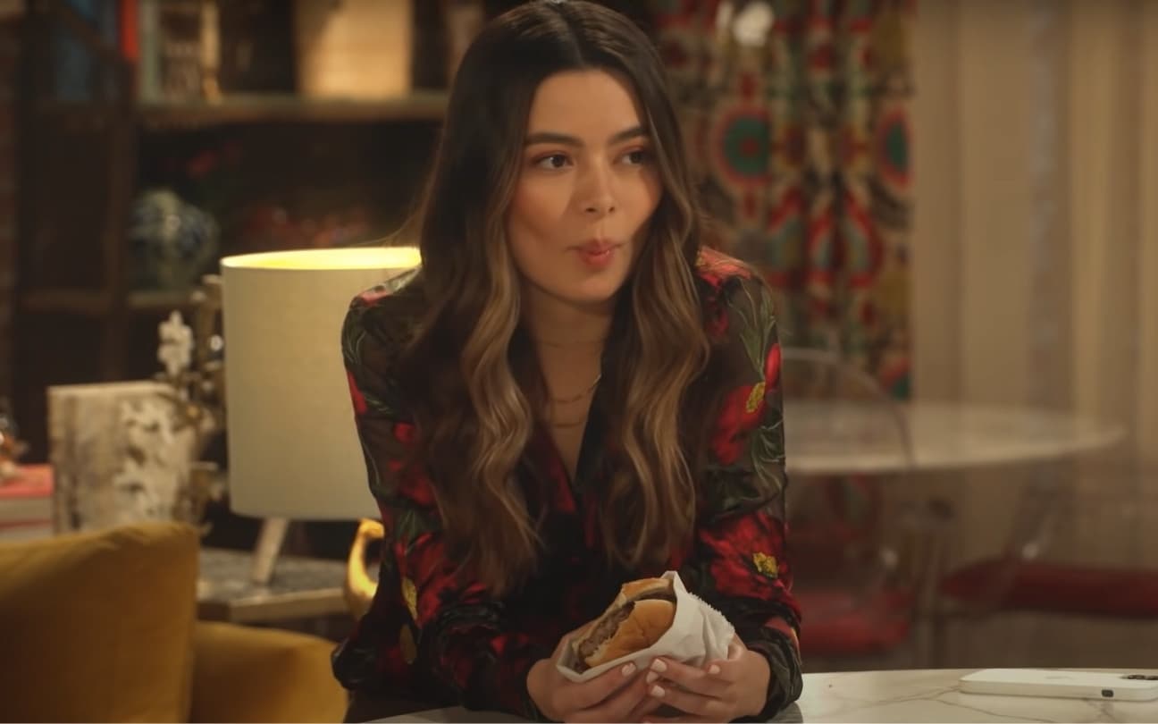 Miranda Cosgrove no trailer de iCarly