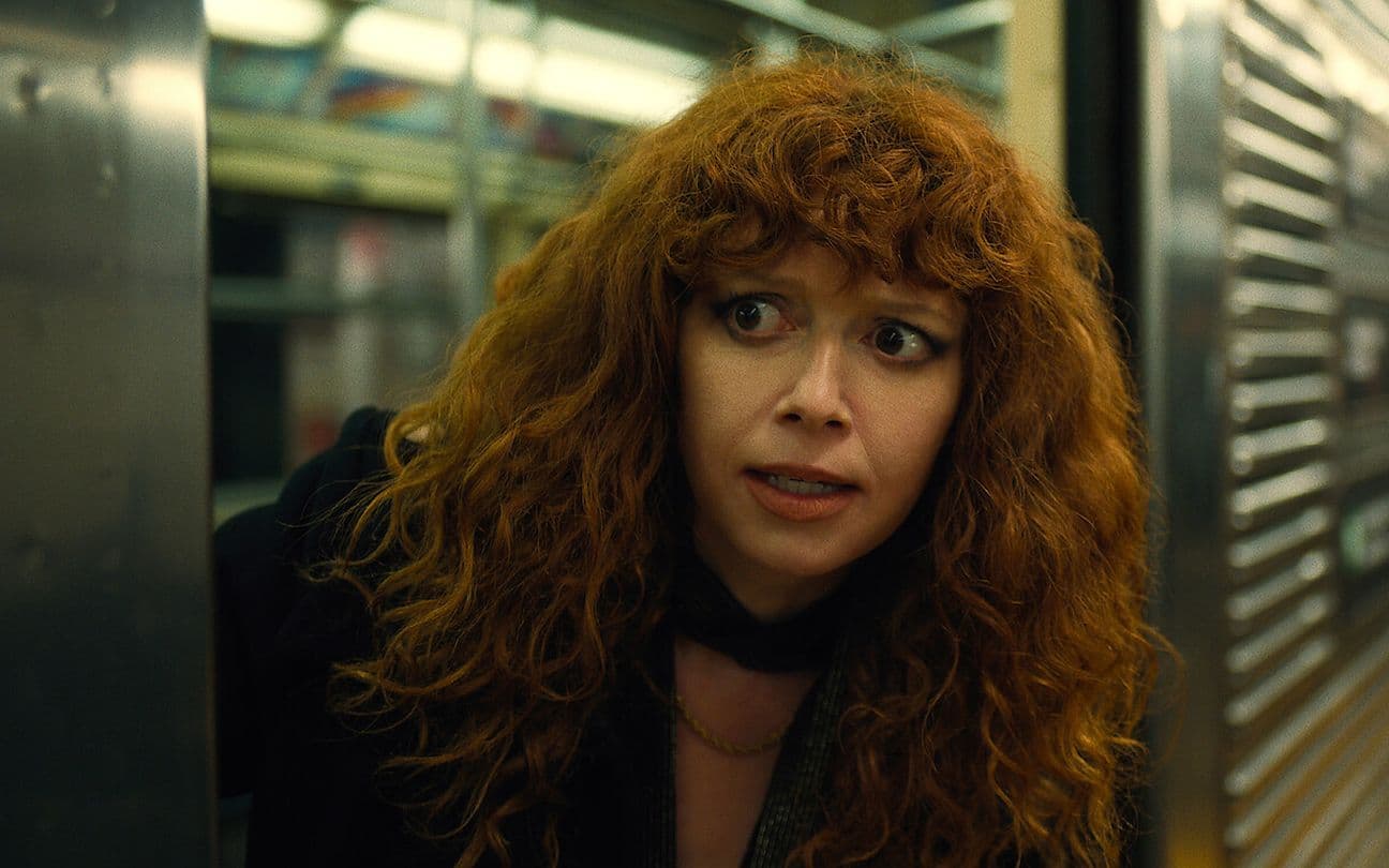 Natasha Lyonne em Boneca Russa