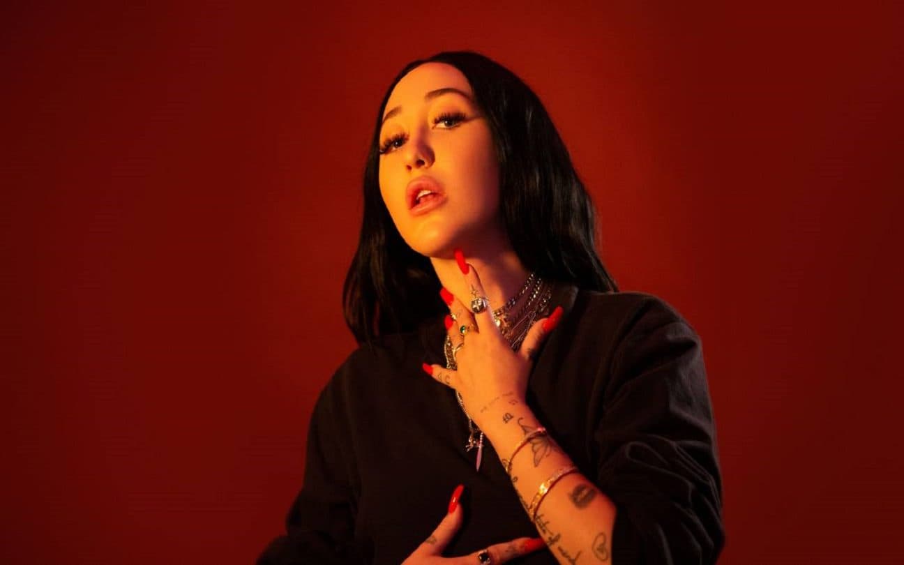 Noah Cyrus falou sobre relação com a irmã