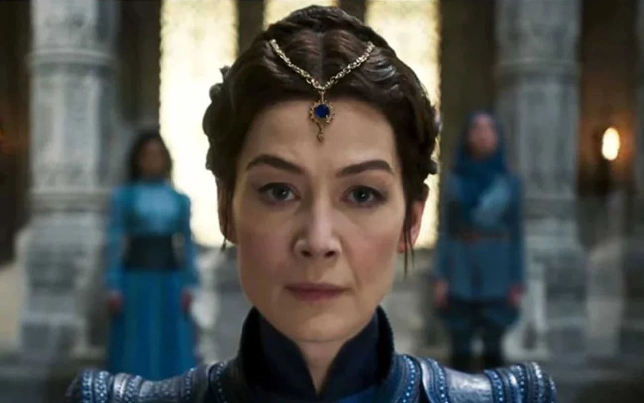Rosamund Pike em A Roda do Tempo