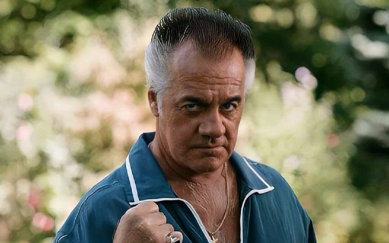Tony Sirico como Paulie em Família Soprano