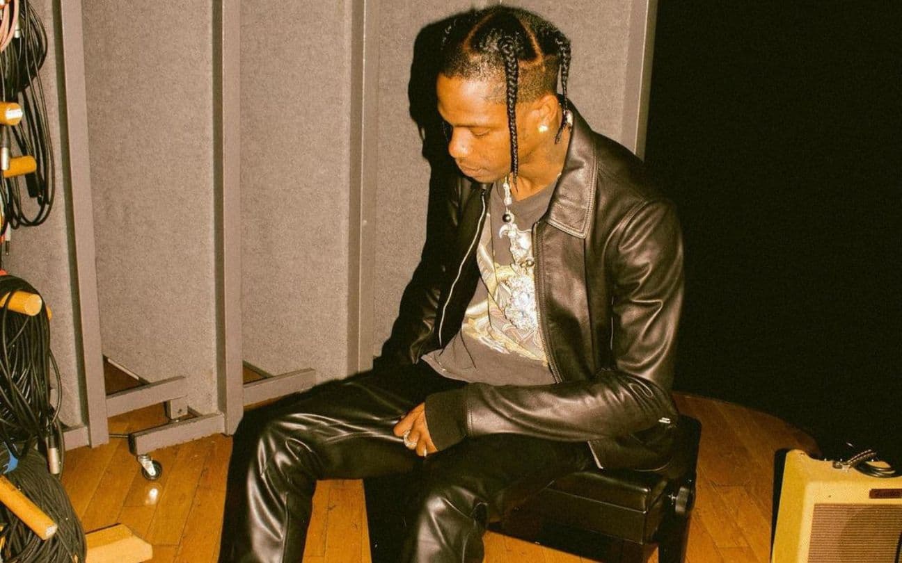 Travis Scott em estúdio de gravação