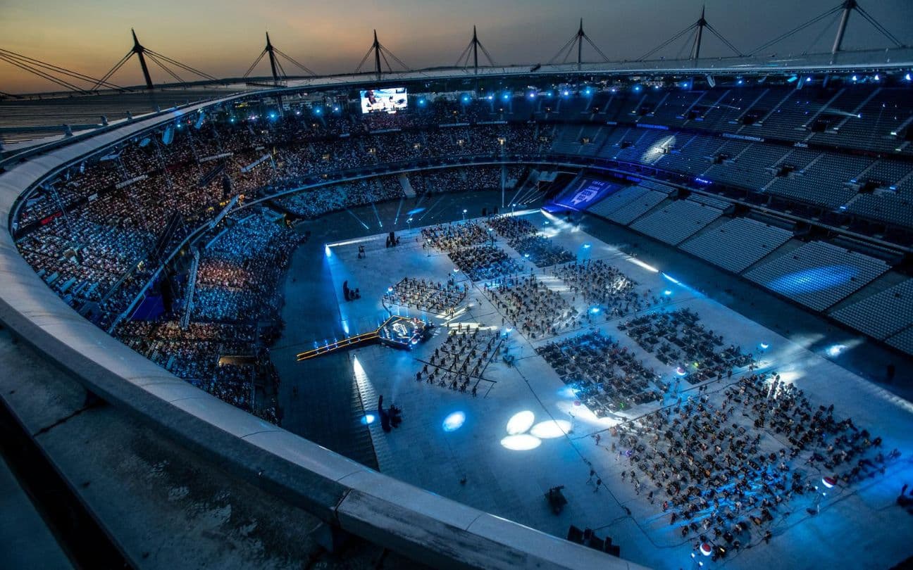 Estádio em Paris recebe a banda Rockin’1000