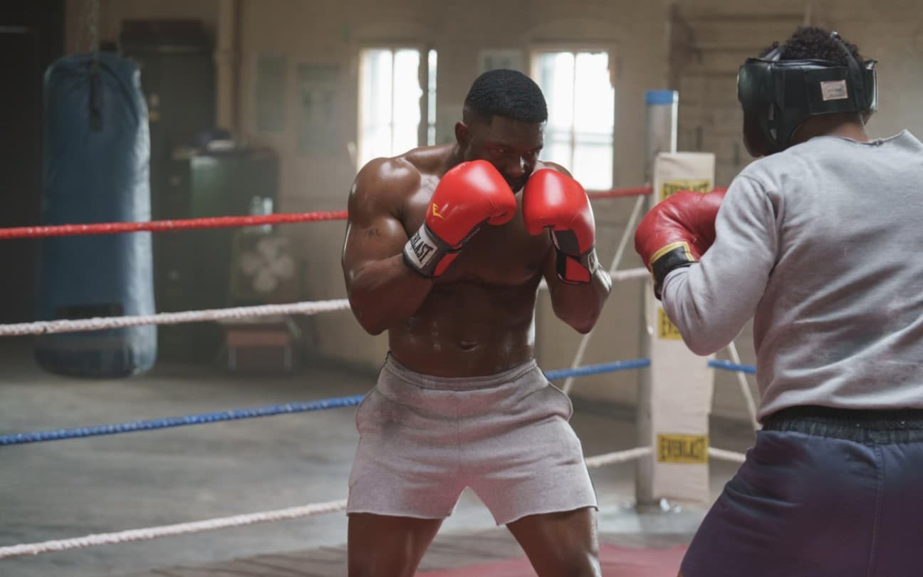 Trevante Rhodes em cena de Mike: Além de Tyson