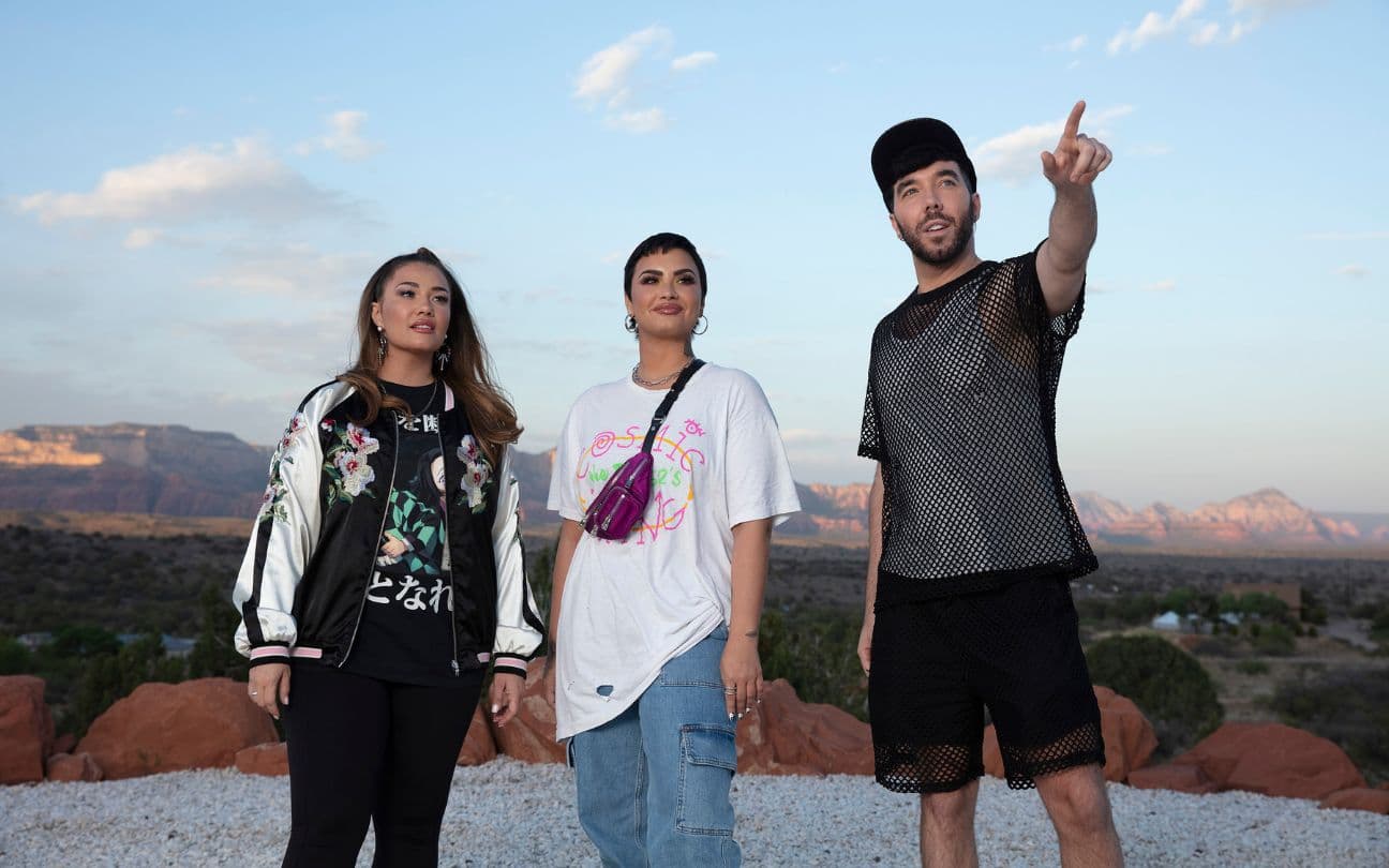 Demi Lovato, Dallas Lovato e Matthew Scott Montgomery no deserto da Califórnia