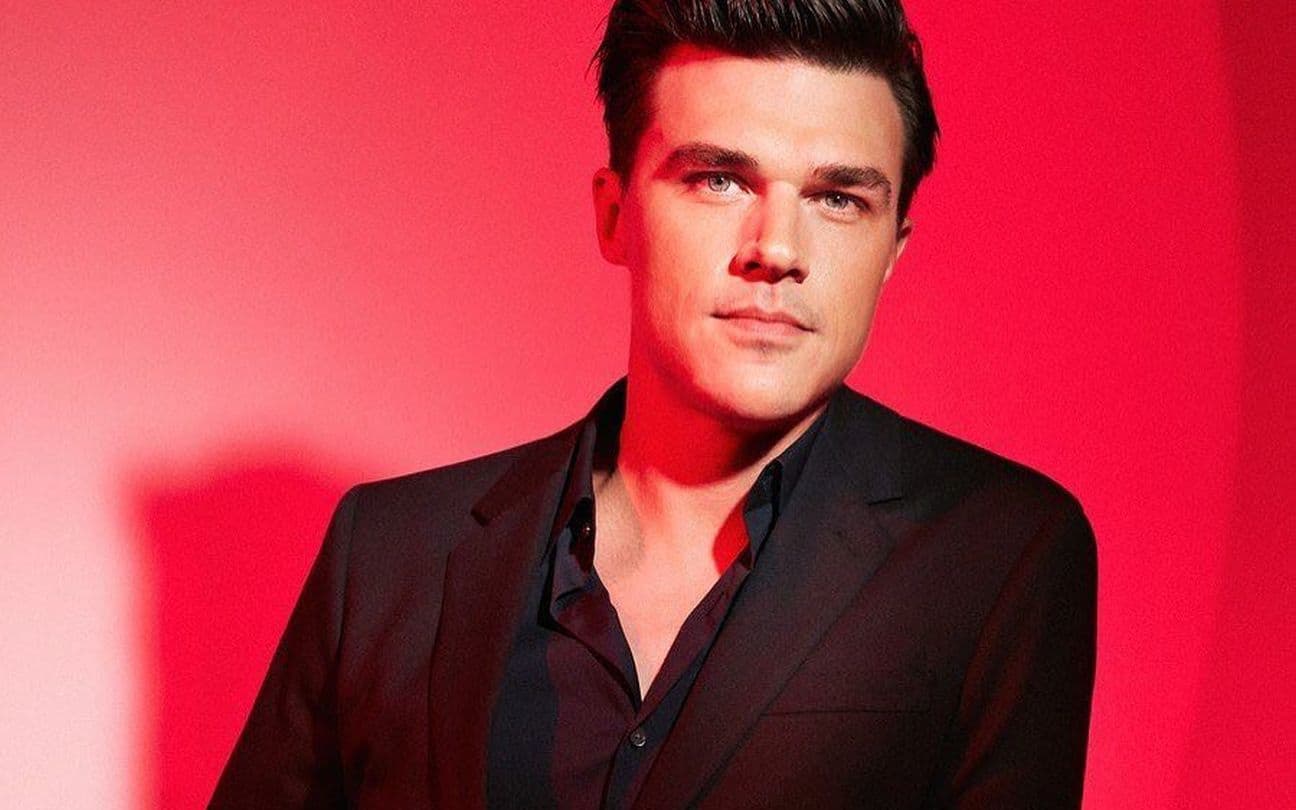 Finn Wittrock será um dos Lanternas Verde da HBO Max