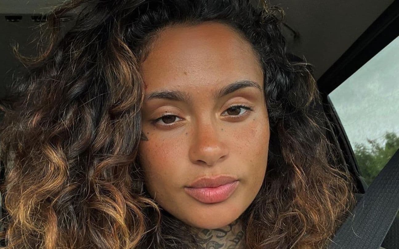 Kehlani posa para selfie