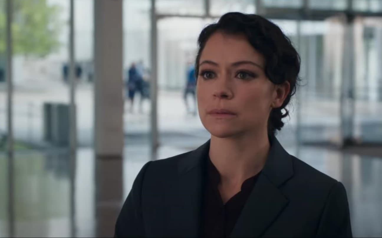 Tatiana Maslany em cena de Mulher-Hulk