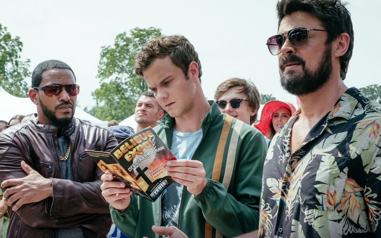 Laz Alonso, Jack Quaid e Karl Urban em cena de The Boys