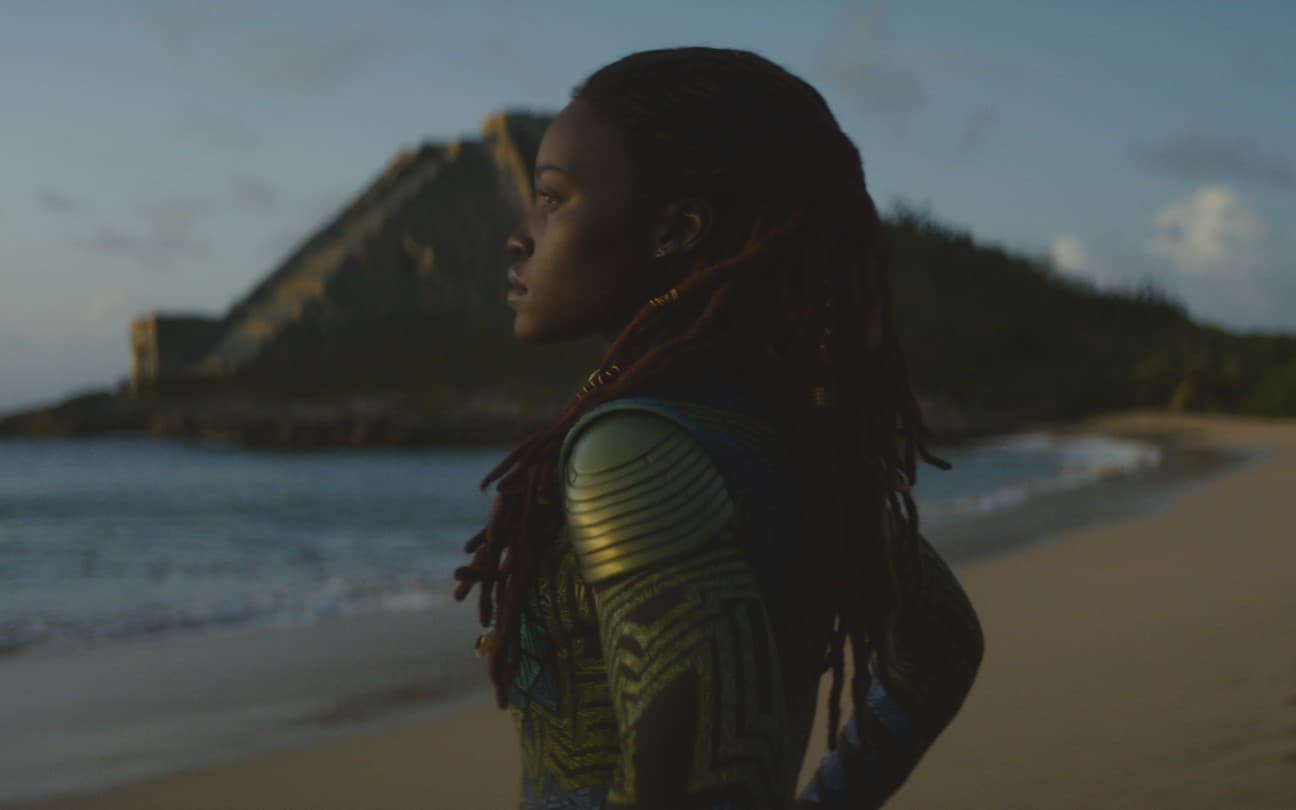 Lupita Nyong'o em cena de Pantera Negra 2