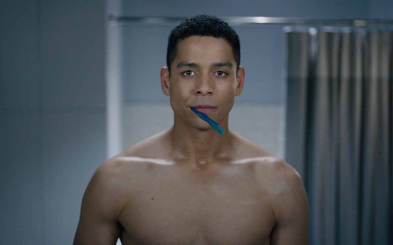 Charlie Barnett em Boneca Russa; ator foi confirmado em The Acolyte