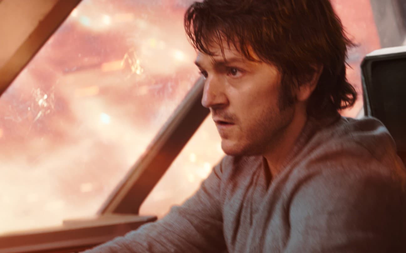 Diego Luna em cena de Andor
