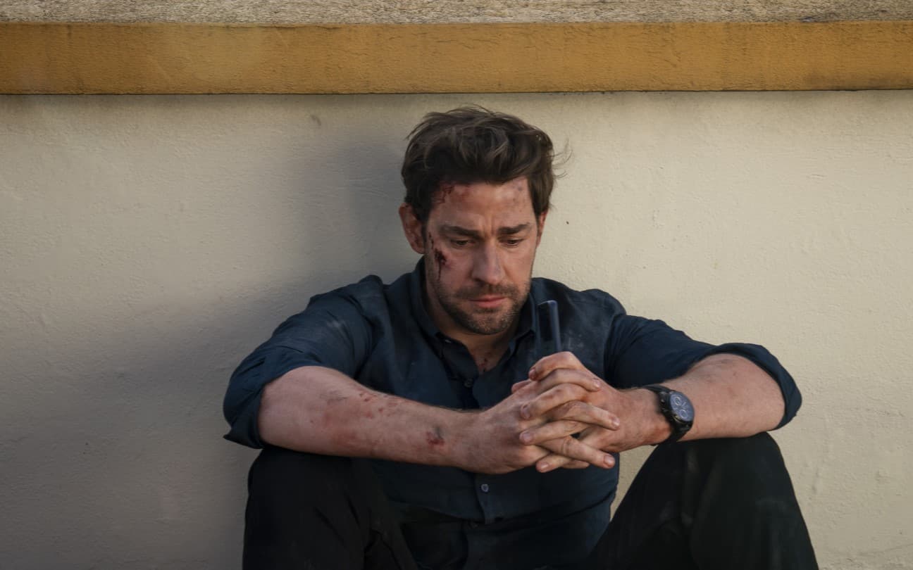 John Krasinski em cena de Jack Ryan de Tom Clancy
