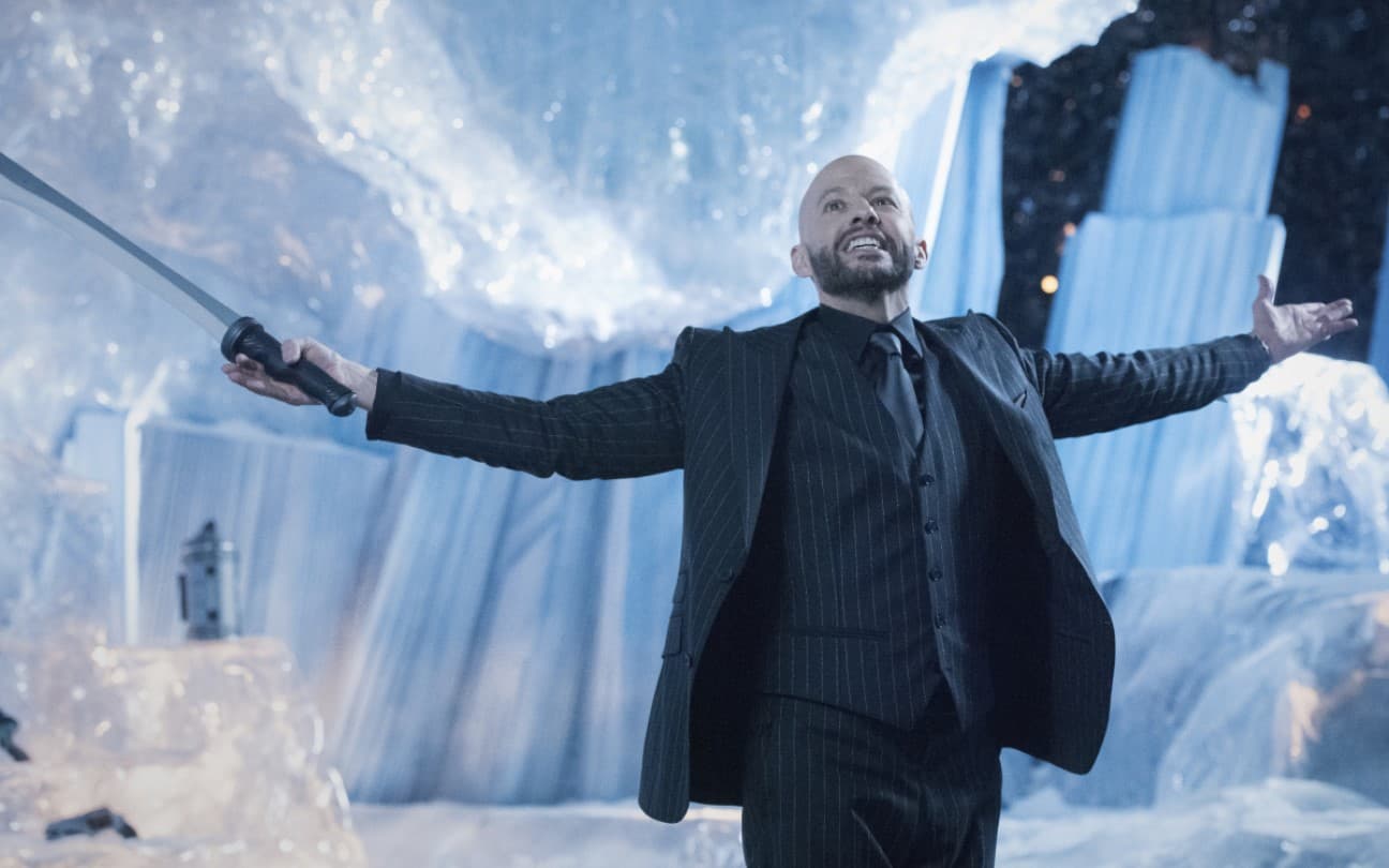 Jon Cryer em cena de Supergirl