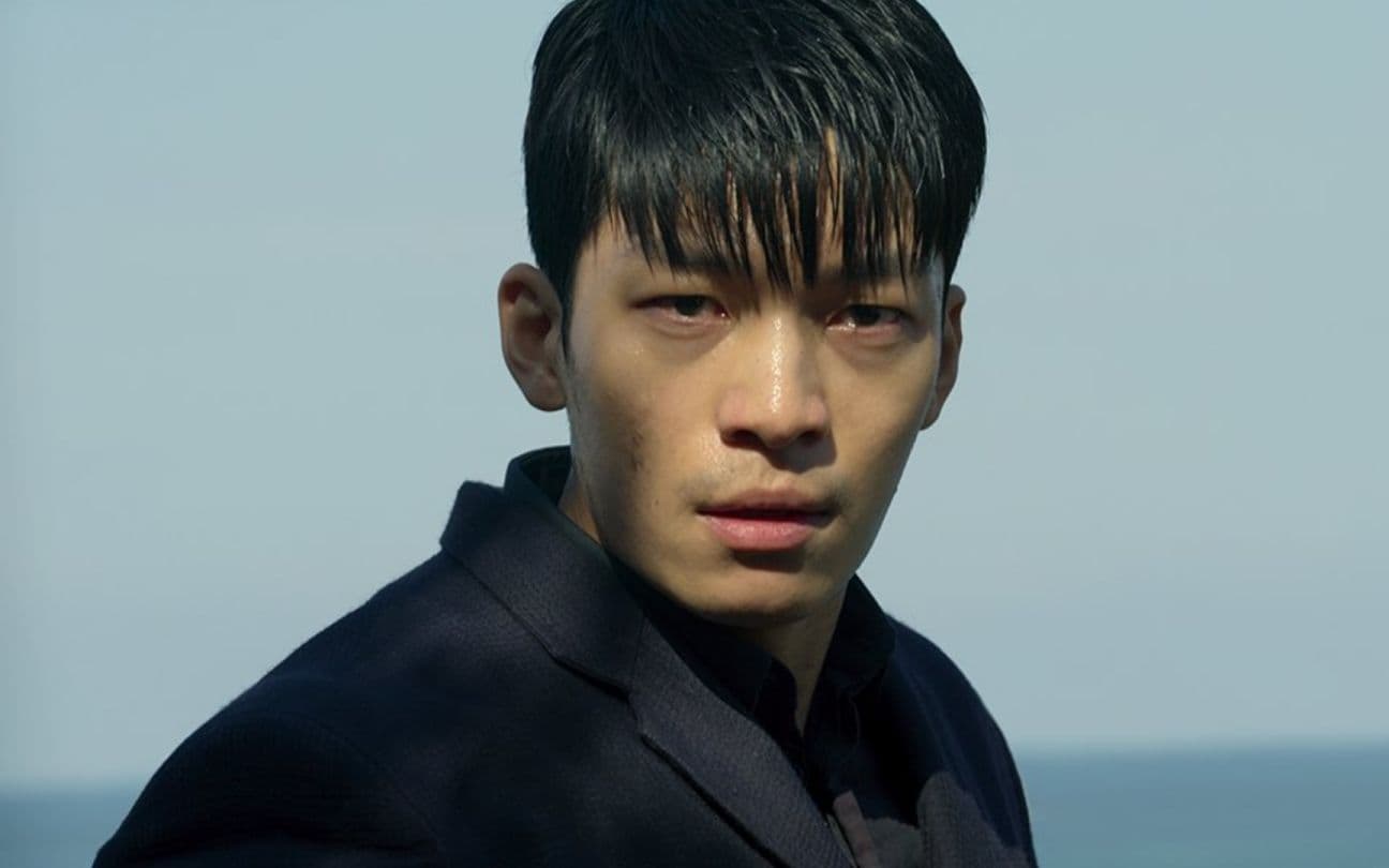 Wi Ha-Joon como Jun-ho em Round 6