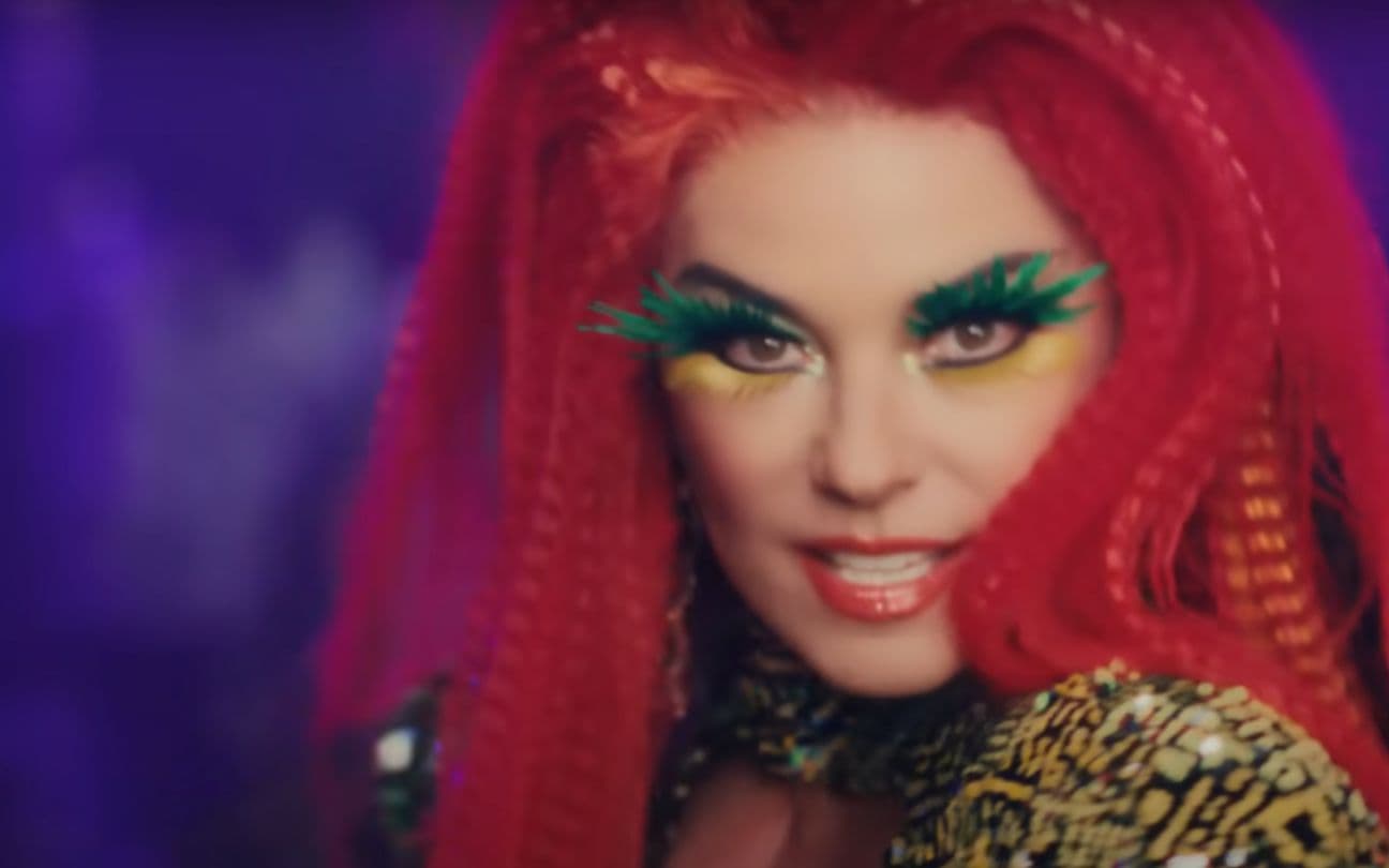 Shania Twain no clipe de Waking Up Dreaming