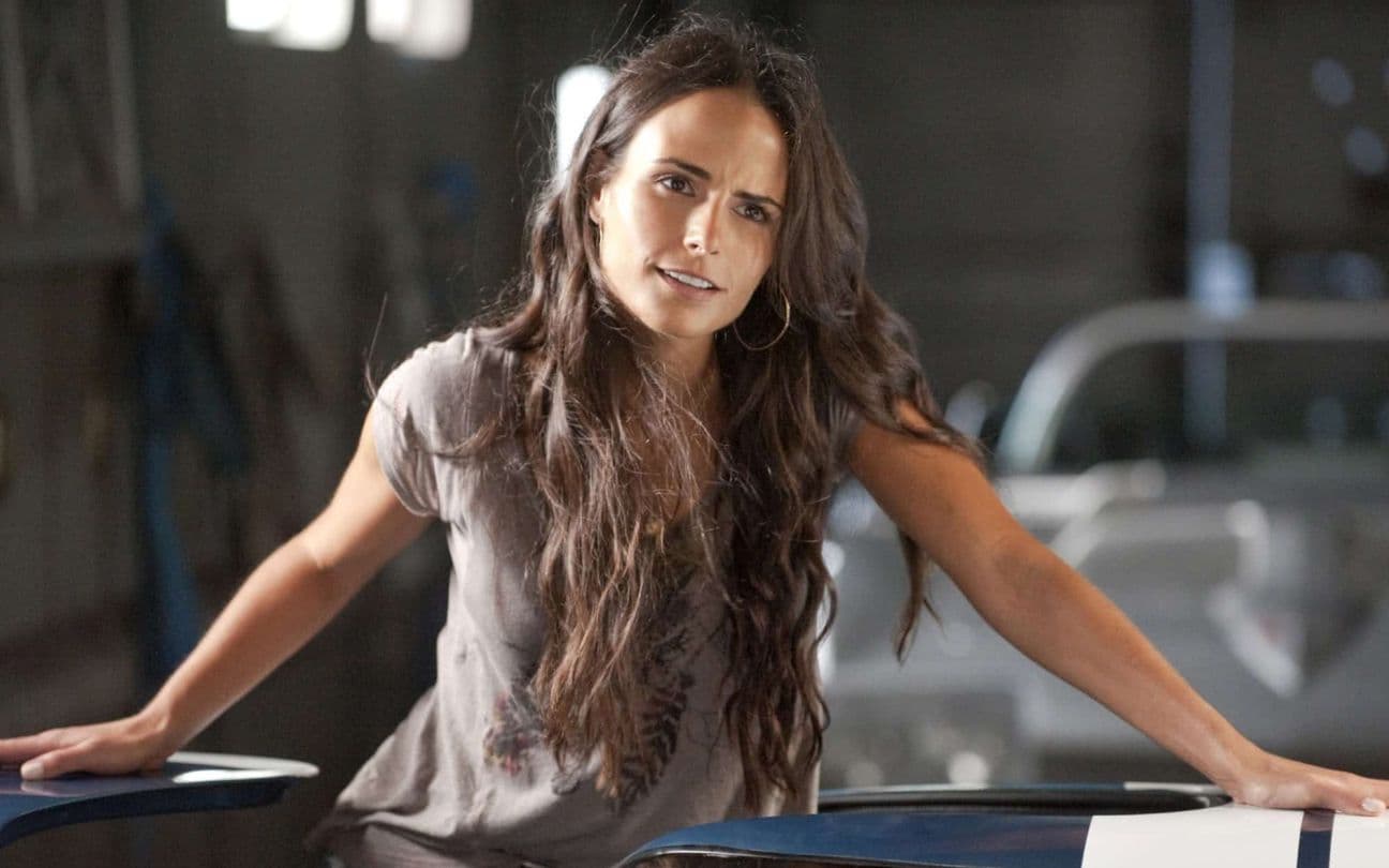 Jordana Brewster em cena de Velozes & Furiosos