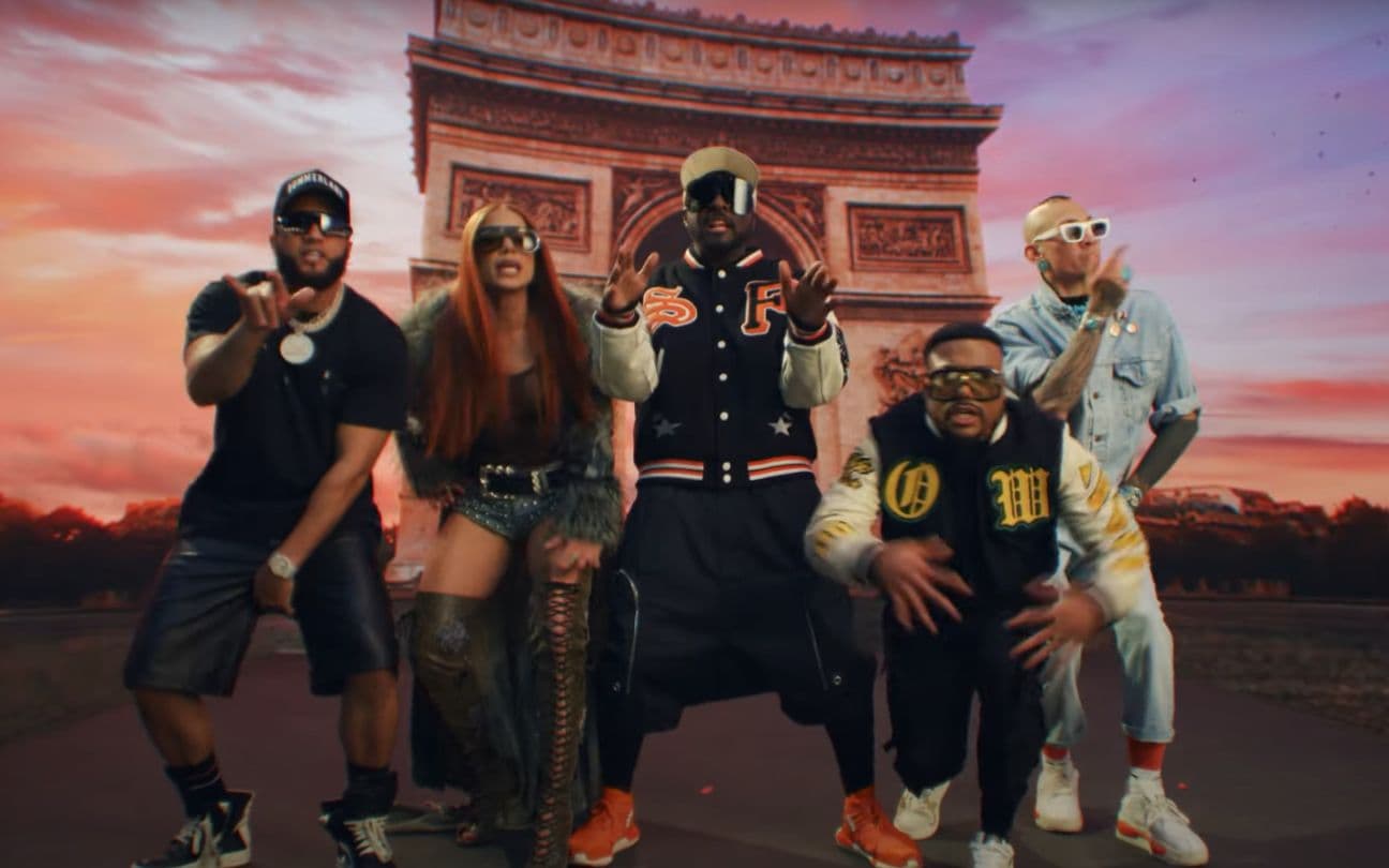 Anitta e Black Eyed Peas em Simply the Best