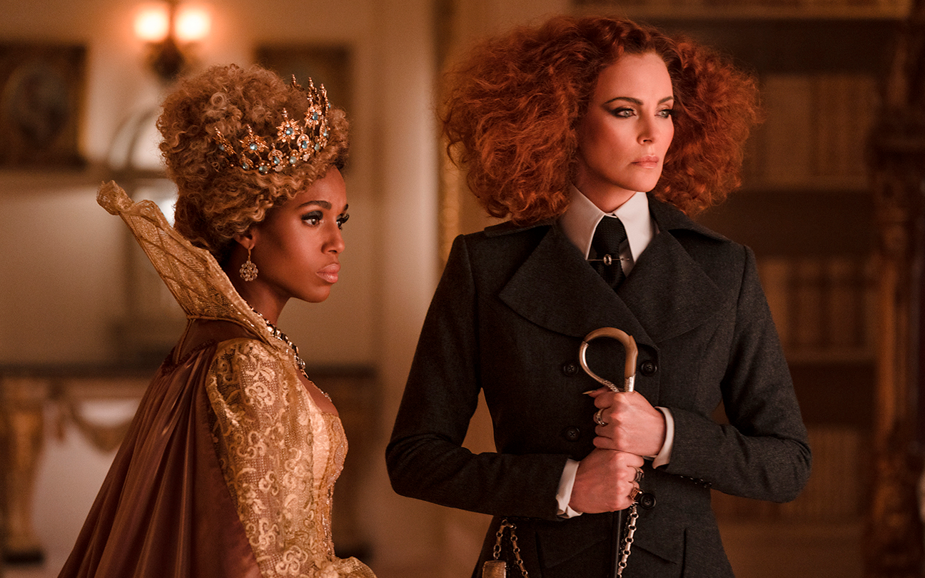 Kerry Washington e Charlize Theron em A Escola do Bem e do Mal