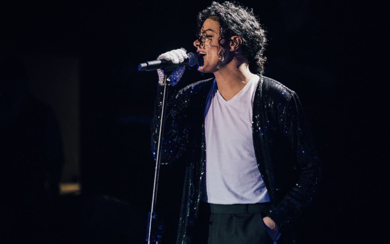 Rodrigo Teaser vestido como Michael Jackson em show