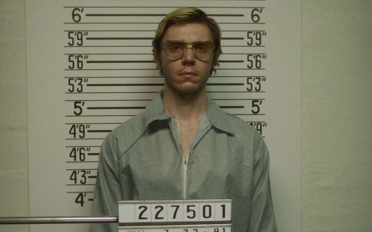 Evan Peters em Dahmer, da Netflix