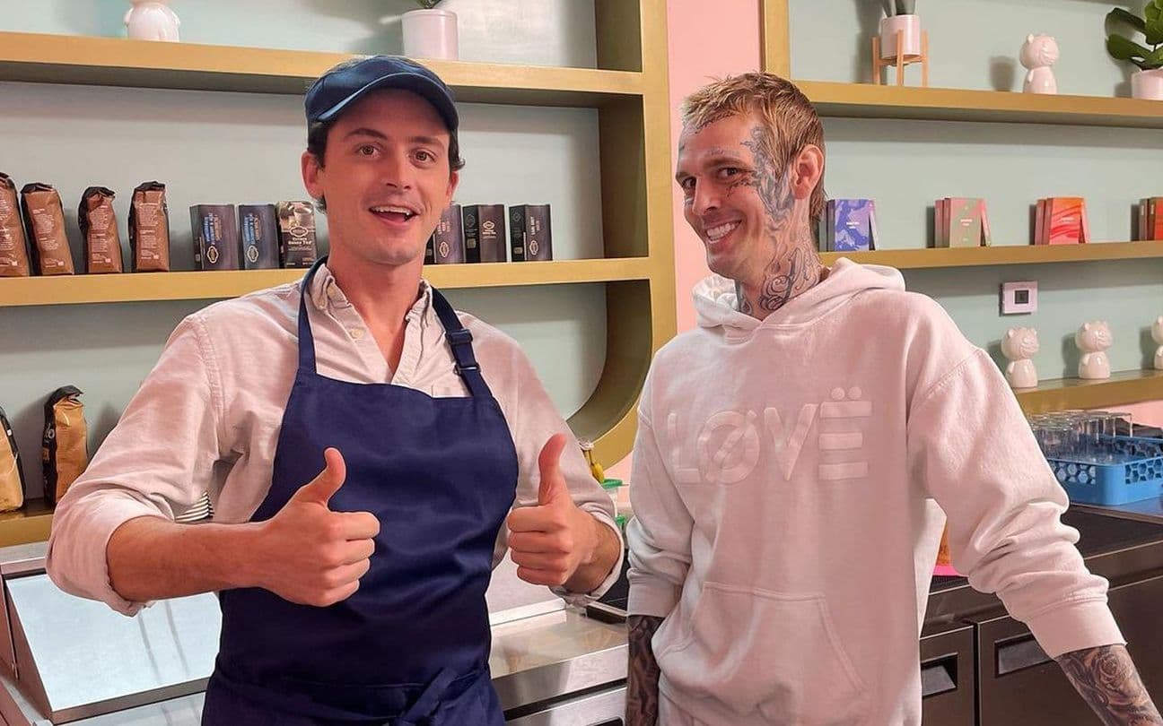 Miles Wood e Aaron Carter nas gravações de Group