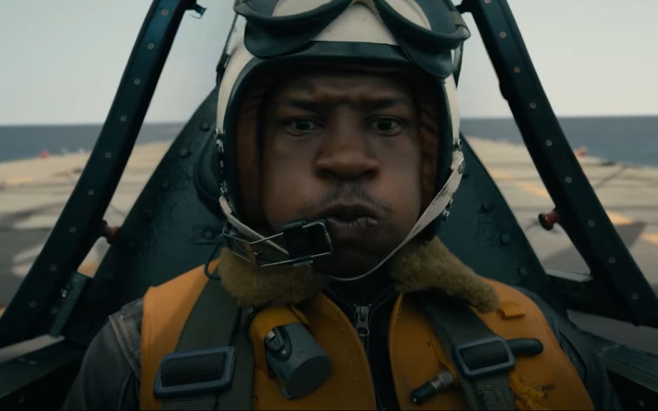 Jonathan Majors no filme Irmãos de Honra