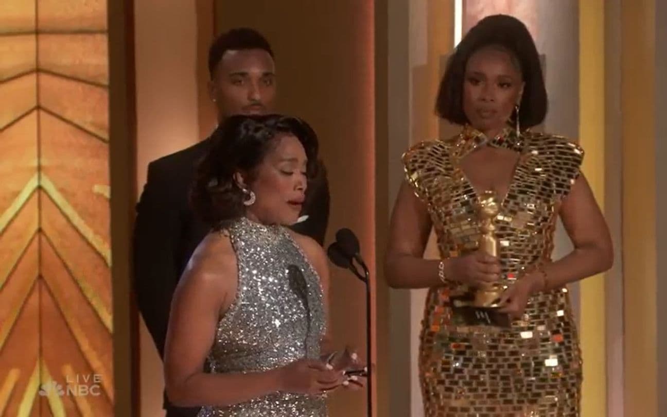 Angela Bassett recebe Globo de Ouro por Pantera Negra