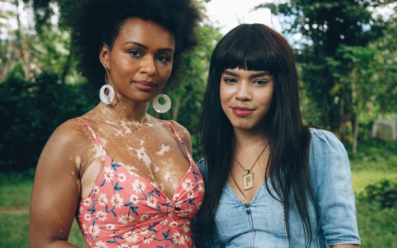 Natália Deodato e Maria nos bastidores do filme Bandida