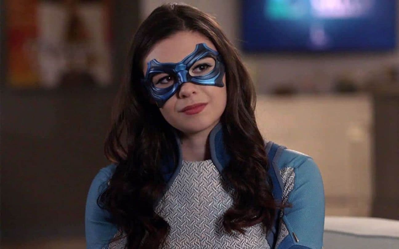 Nicole Maines em cena de Supergirl; ela atuará em Yellowjackets