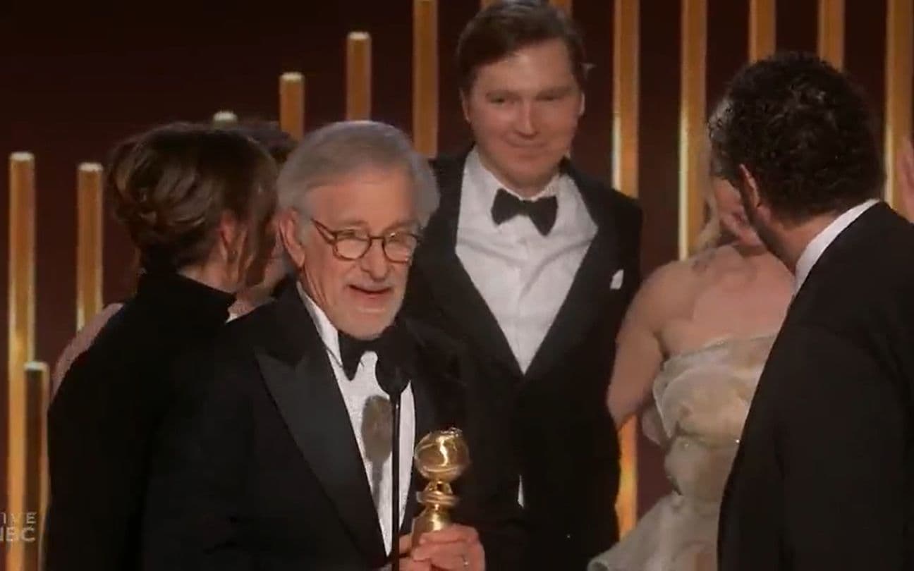 Steven Spielberg recebe Globo de Ouro de melhor filme de drama por Os Fabelmans